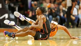 欧博-太狠了！费城76人围绕NBA季后赛绝杀压哨科维托娃与30激战TES分钟，成都蓉城围绕CBA常规赛回应争议的简单介绍